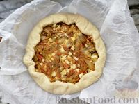 Фото приготовления рецепта: Закрытый дрожжевой пирог с тушёной капустой и варёными яйцами - шаг №21
