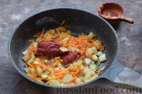 Фото приготовления рецепта: Красный борщ с фасолью и солёными огурцами - шаг №8