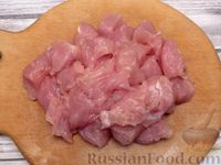 Фото приготовления рецепта: Курица, запечённая с брокколи и цветной капустой в сливочно-сырном соусе - шаг №5