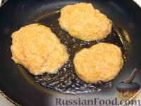Фото приготовления рецепта: Оладьи из тыквы с картофелем - шаг №11