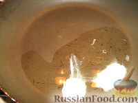 Фото приготовления рецепта: Камамбер, запеченный в слоеном тесте, с клюквой - шаг №9