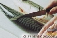 Фото приготовления рецепта: Запеченная скумбрия под соусом из крыжовника - шаг №2