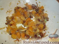 Фото приготовления рецепта: Печень с грибами и тыквой - шаг №3