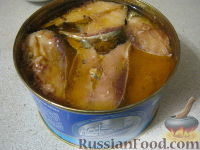 Фото приготовления рецепта: Яйца, фаршированные консервированной рыбой - шаг №4