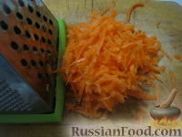 Фото приготовления рецепта: Тушеная капуста с мясом и картофелем - шаг №3