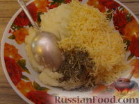 Фото приготовления рецепта: Полосатая картофельная запеканка - шаг №2
