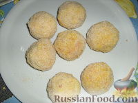 Фото приготовления рецепта: Рисовые "Апельсинки" с соусом Рагу   (Arancini al ragu) - шаг №13
