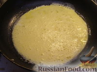 Фото приготовления рецепта: Омлет из желтков, фаршированный грибами - шаг №6