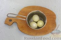 Фото приготовления рецепта: Закусочные шарики с сельдью, овощами, яйцами и сыром - шаг №2