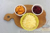 Фото приготовления рецепта: Закусочные шарики с сельдью, овощами, яйцами и сыром - шаг №4