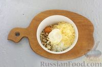 Фото приготовления рецепта: Закусочные шарики с сельдью, овощами, яйцами и сыром - шаг №8