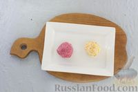 Фото приготовления рецепта: Закусочные шарики с сельдью, овощами, яйцами и сыром - шаг №12