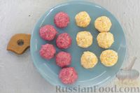 Фото приготовления рецепта: Закусочные шарики с сельдью, овощами, яйцами и сыром - шаг №13