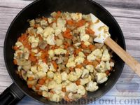 Фото приготовления рецепта: Рис с курицей, грибами и овощами (в духовке) - шаг №11