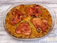 Фото приготовления рецепта: Рис с курицей, грибами и овощами (в духовке) - шаг №17