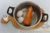 Фото приготовления рецепта: Салат с курицей, картофелем, маринованными огурцами и морковью - шаг №3