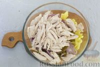 Фото приготовления рецепта: Салат с курицей, картофелем, маринованными огурцами и морковью - шаг №11