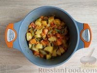 Фото приготовления рецепта: Картофельное рагу с тыквой и стручковой фасолью - шаг №11