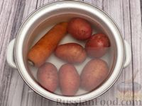 Фото приготовления рецепта: Фриттата с картошкой, цветной капустой, сыром и ветчиной (в духовке) - шаг №2