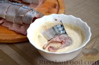 Фото приготовления рецепта: Скумбрия в сметанно-горчичном соусе, запечённая  с луком - шаг №6