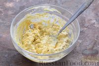 Фото приготовления рецепта: Слоёный салат с крабовыми палочками, сыром, грейпфрутом и яйцами - шаг №7
