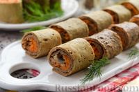Фото приготовления рецепта: Блинные печёночные рулетики с грибами и морковью по-корейски - шаг №13