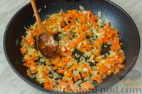 Фото приготовления рецепта: Мясная запеканка с макаронами и молочно-сырным соусом - шаг №5