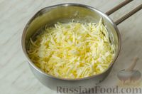 Фото приготовления рецепта: Мясная запеканка с макаронами и молочно-сырным соусом - шаг №9