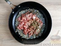 Фото приготовления рецепта: Макароны с фаршем в томатном соусе, на сковороде - шаг №5