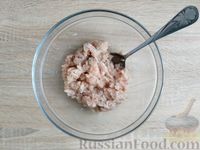 Фото приготовления рецепта: Запеканка с куриным фаршем, помидорами и сыром - шаг №3