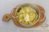 Фото приготовления рецепта: Картофельные гнёзда с начинкой из мясного фарша, овощей и сыра - шаг №3