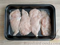 Фото приготовления рецепта: Куриное филе по-французски, с яблоком - шаг №4