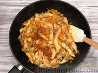 Фото приготовления рецепта: Куриное филе, жаренное с грибами и овощами - шаг №8