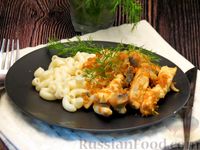 Фото приготовления рецепта: Куриное филе, жаренное с грибами и овощами - шаг №10