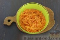 Фото приготовления рецепта: Рулетики из лаваша с фаршем и корейской морковью, в яичной заливке (на сковороде) - шаг №2