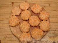 Фото приготовления рецепта: Куриные котлеты с морковью и сметаной, в духовке - шаг №5
