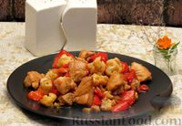Фото приготовления рецепта: Курица с цветной капустой и сладким перцем в пряном соусе - шаг №11