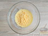 Фото приготовления рецепта: Сырные палочки на кефире, с зелёным луком (на сковороде) - шаг №4