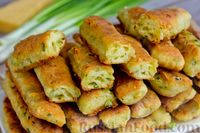 Фото приготовления рецепта: Сырные палочки на кефире, с зелёным луком (на сковороде) - шаг №17