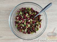 Фото приготовления рецепта: Салат с фасолью, маринованными огурцами и грецкими орехами - шаг №10