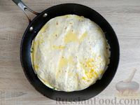 Фото приготовления рецепта: Пирог из лаваша с колбасой, сыром и помидорами (на сковороде) - шаг №17