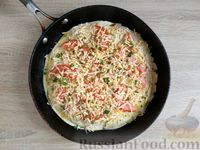 Фото приготовления рецепта: Пирог из лаваша с колбасой, сыром и помидорами (на сковороде) - шаг №18