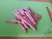 Фото приготовления рецепта: Салат "Банкетный" с колбасой - шаг №2