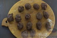 Фото приготовления рецепта: Песочное печенье "Шишки" с какао - шаг №11