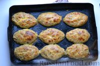 Фото приготовления рецепта: Картофельные котлеты с рыбными консервами и сырно-яичной начинкой (в духовке) - шаг №14