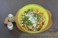 Фото приготовления рецепта: Салат с крабовыми палочками, морковью, апельсинами и яйцами - шаг №8