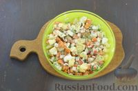Фото приготовления рецепта: Салат с крабовыми палочками, морковью, апельсинами и яйцами - шаг №9