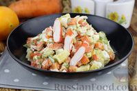 Фото приготовления рецепта: Салат с крабовыми палочками, морковью, апельсинами и яйцами - шаг №10