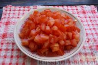 Фото приготовления рецепта: Слоёный салат с ветчиной, помидорами и плавленым сыром - шаг №3