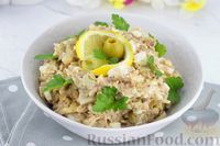 Фото приготовления рецепта: Салат с тунцом, сыром, яйцами и оливками - шаг №9